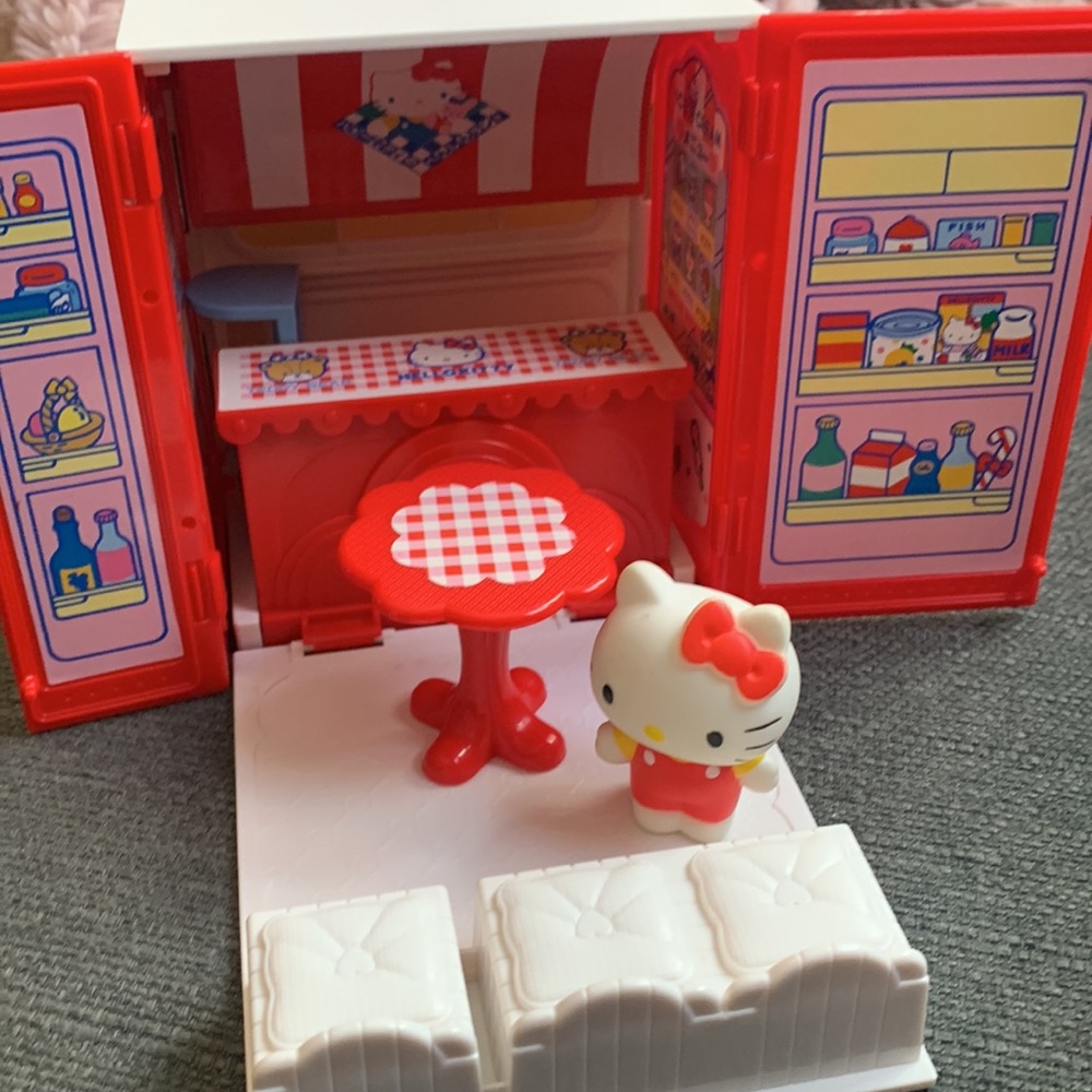 Hello kitty playset - Picture 3 of 5